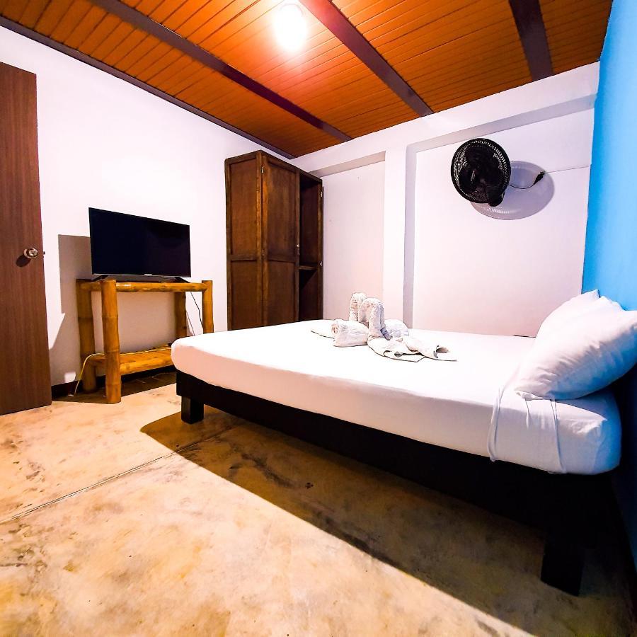 Hostal La Mercedes Street Cali Exterior photo